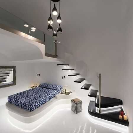 Apartamento Santorini Traditional Apt With Private Hot Tub Fira  Exterior foto