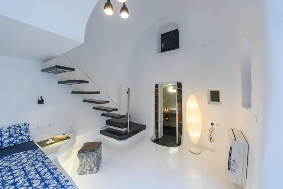 Apartamento Santorini Traditional Apt With Private Hot Tub Fira  Exterior foto