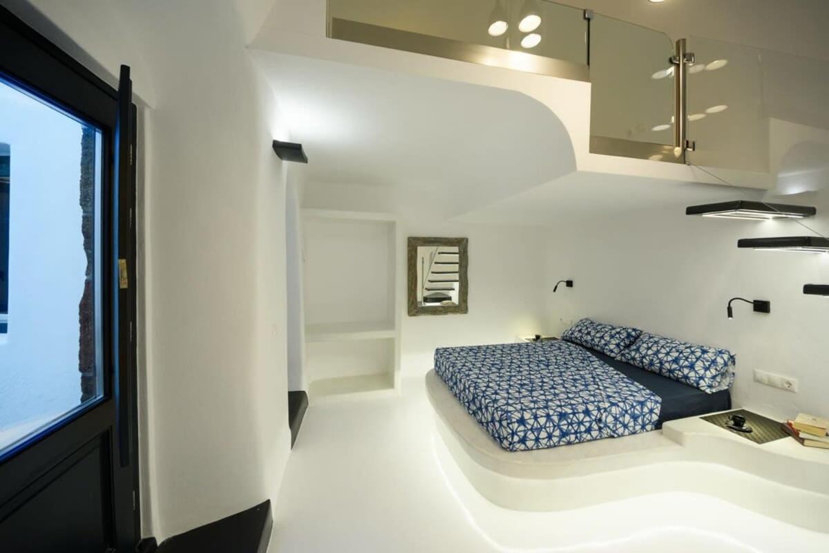Apartamento Santorini Traditional Apt With Private Hot Tub Fira  Exterior foto