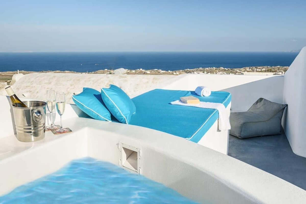 Apartamento Santorini Traditional Apt With Private Hot Tub Fira  Exterior foto