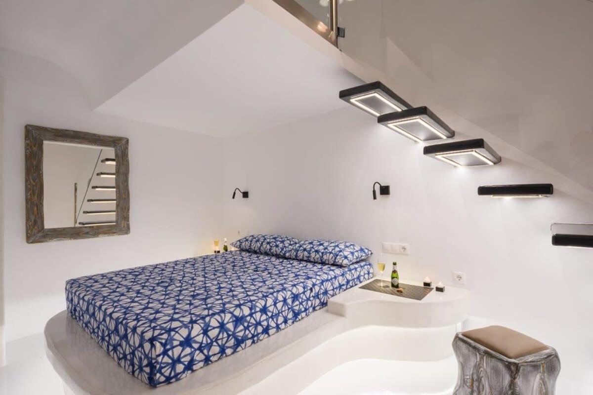 Apartamento Santorini Traditional Apt With Private Hot Tub Fira  Exterior foto