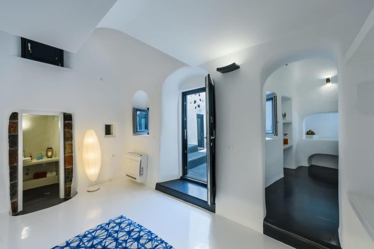 Apartamento Santorini Traditional Apt With Private Hot Tub Fira  Exterior foto