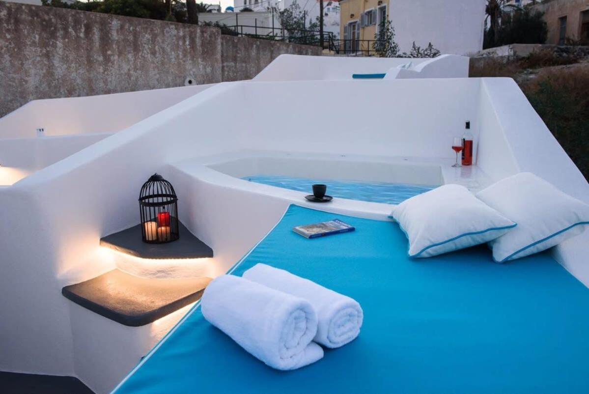 Apartamento Santorini Traditional Apt With Private Hot Tub Fira  Exterior foto