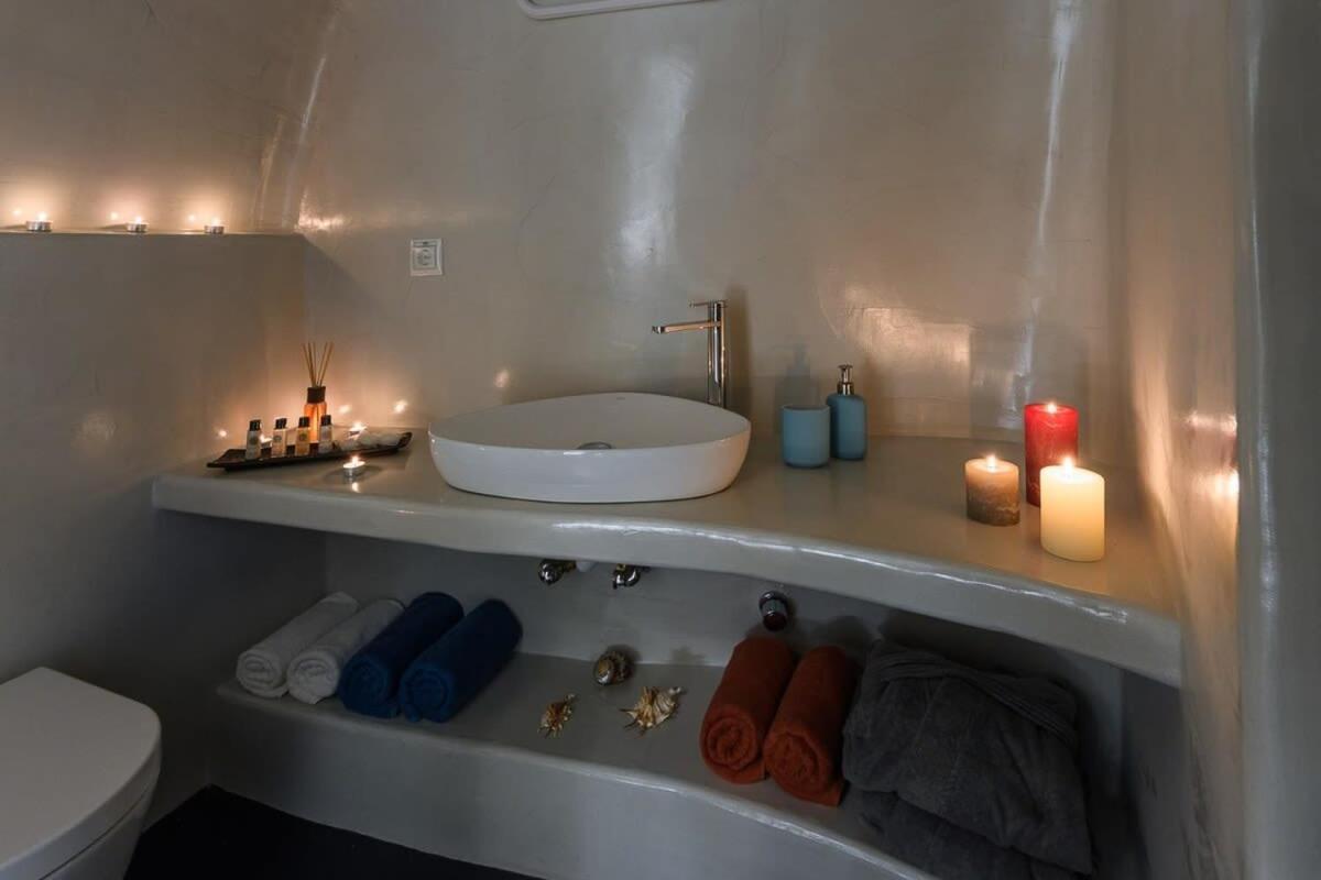 Apartamento Santorini Traditional Apt With Private Hot Tub Fira  Exterior foto