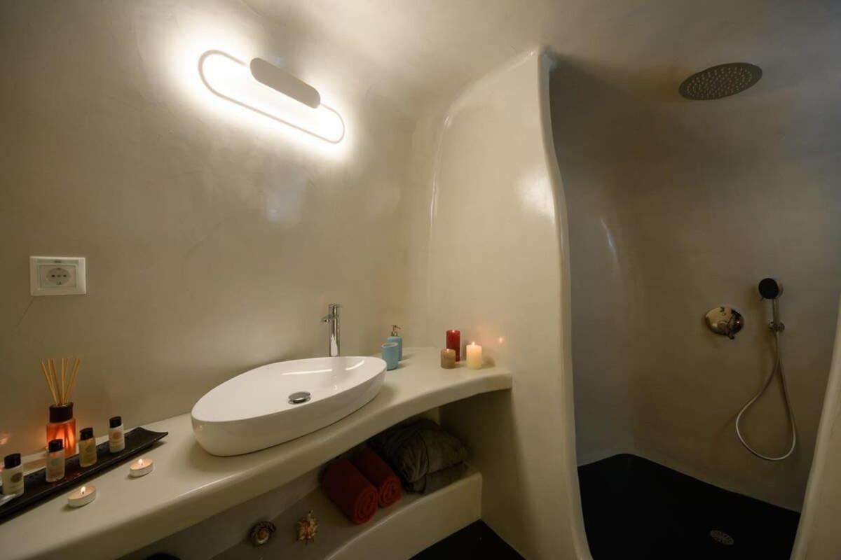 Apartamento Santorini Traditional Apt With Private Hot Tub Fira  Exterior foto