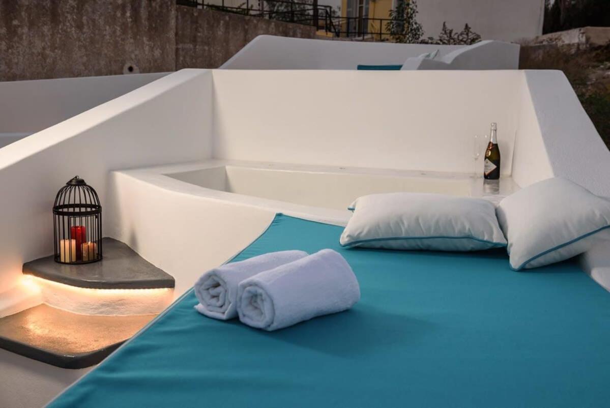 Apartamento Santorini Traditional Apt With Private Hot Tub Fira  Exterior foto
