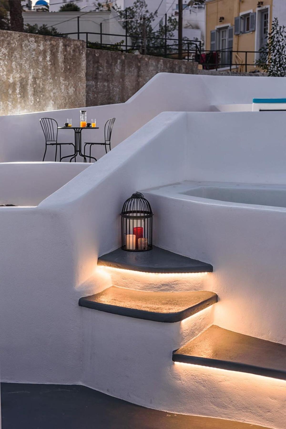 Apartamento Santorini Traditional Apt With Private Hot Tub Fira  Exterior foto